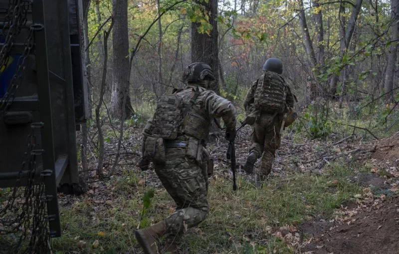 Русия: Украинските войски се предават в Красноармейск, а командирите им ги изоставят