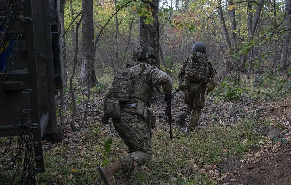 Русия: Украинските войски се предават в Красноармейск, а командирите им ги изоставят