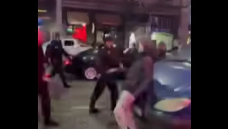 Скандални кадри от протеста: Действия на полицаи предизвикаха обществено възмущение
