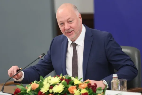 Росен Желязков и шестима министри ще отговарят днес на въпроси от депутати