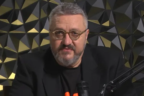 Мартин Карбовски публикува емоционален коментар във Facebook, в който реагира срещу подигравателното отношение към хората, защитаващи българския лев.