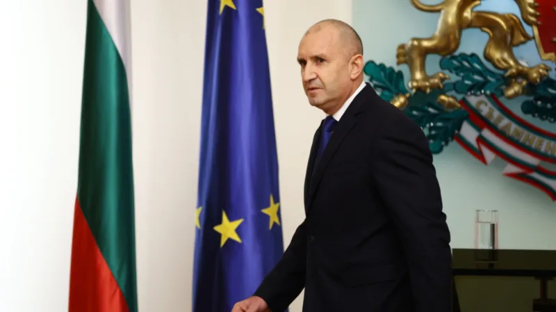 Оставката на Румен Радев е внесена в Конституционния съд