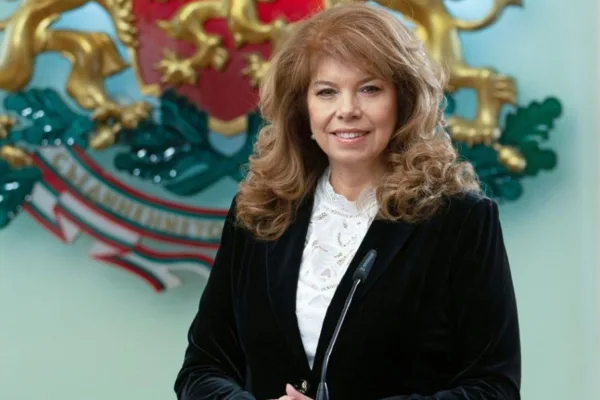 Президентът Йотова се среща с Рая Назарян