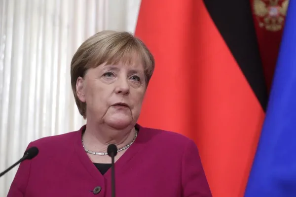 Bild: Слухове за кандидатурата на Меркел за президент притесниха лагера на Мерц