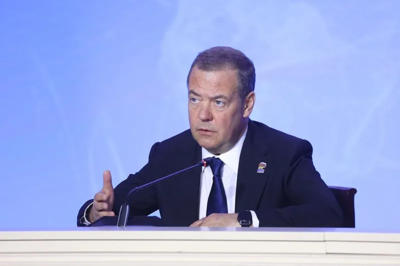 Дмитрий Медведев изобличи Доналд Тръмп в лъжа