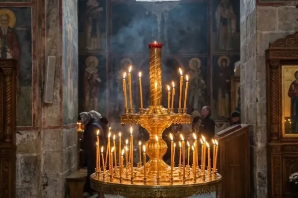 На Голяма Задушница почитаме паметта на починалите