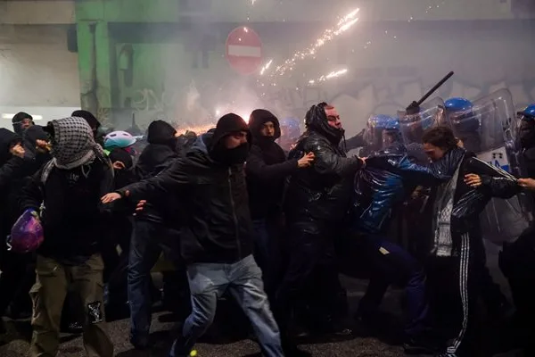 Сблъсъци между полицията и протестиращи срещу Олимпийските игри в Милано