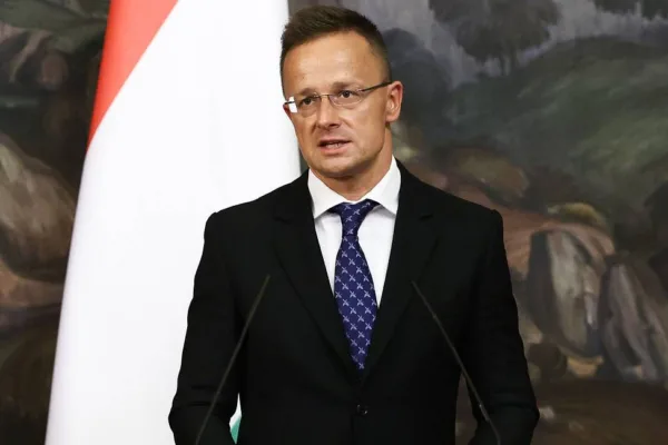 Сиярто: Киев все още не е определил дата за възобновяване на доставките на петрол от „Дружба“