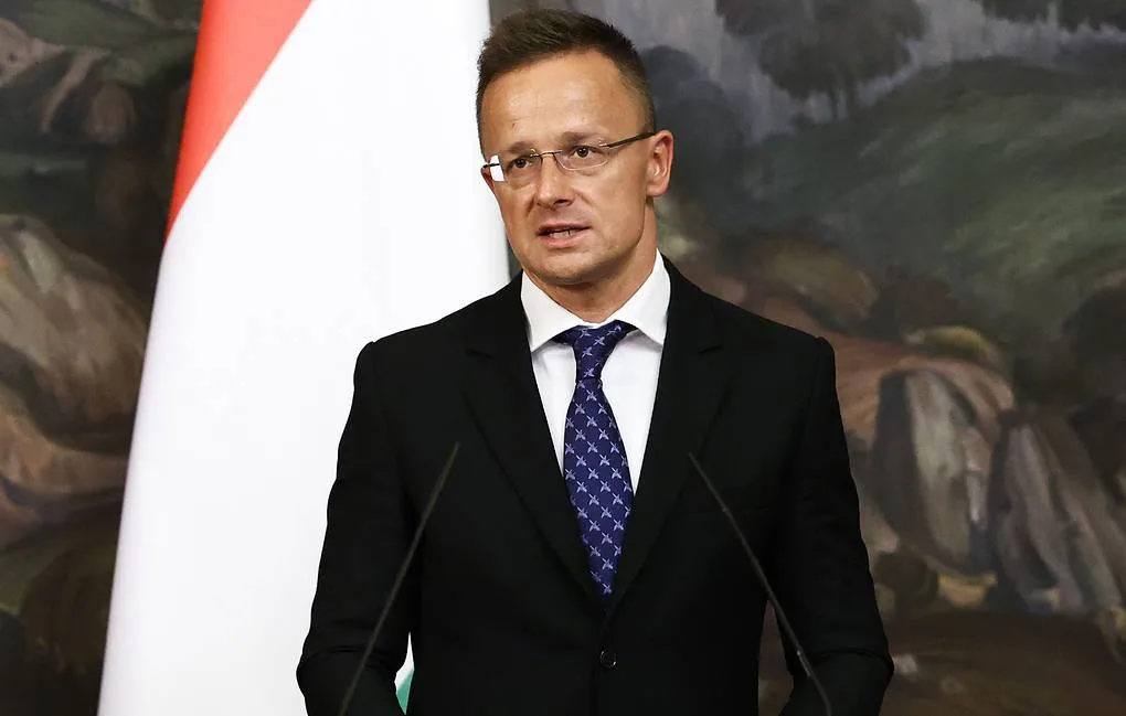 Сиярто: Киев все още не е определил дата за възобновяване на доставките на петрол от „Дружба“