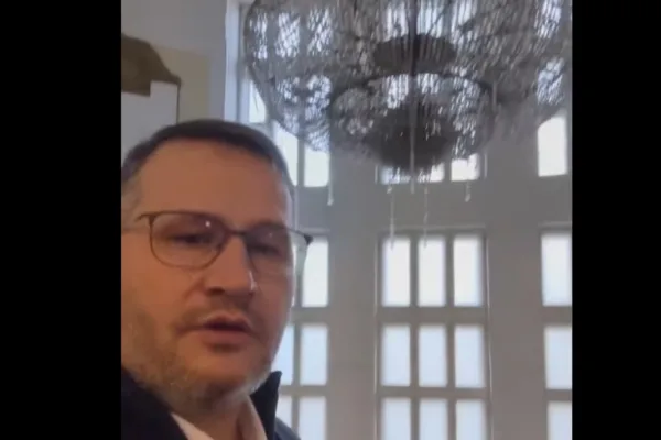 Това министъра на земеделието ли е или е туристически гид? (ВИДЕО)