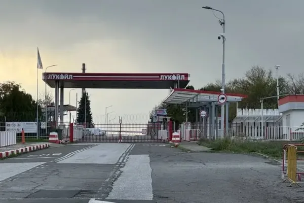 Великобритания удължи лиценза за българските дъщерни дружества на Лукойл до 13 август