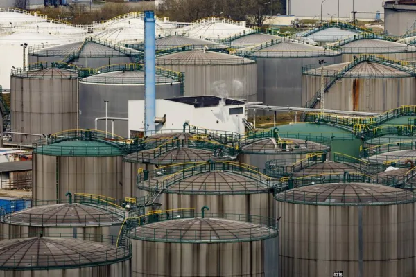 Цената на Brent петрола може да се покачи с 20 долара за барел още на 2 март