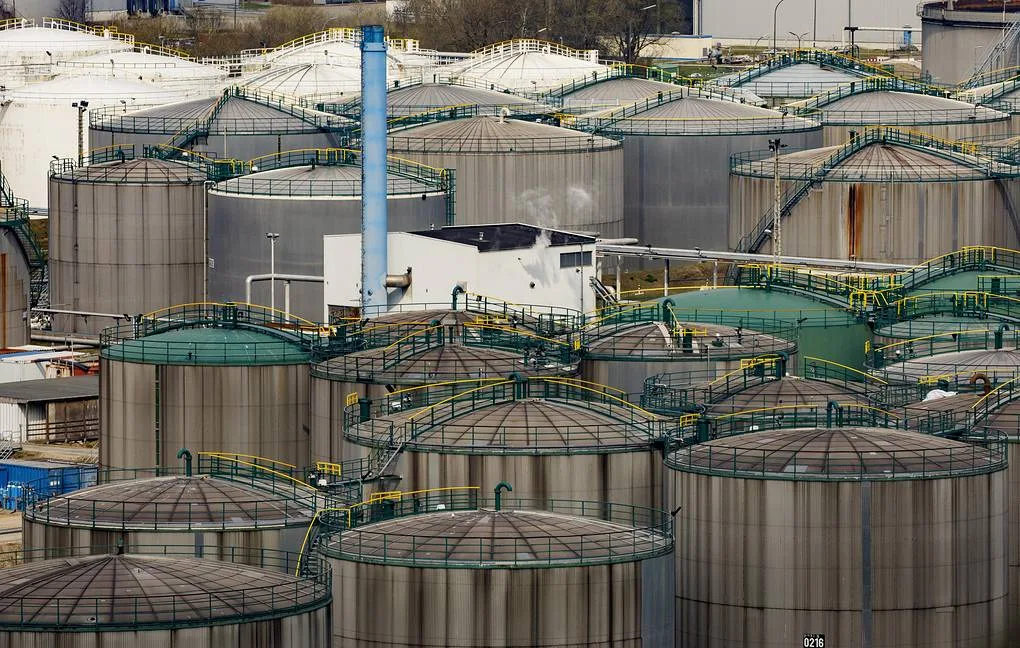 Цената на Brent петрола може да се покачи с 20 долара за барел още на 2 март