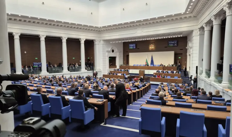 ГЕРБ и ДПС-НН саботират втория удължителен бюджет! Има риск за…