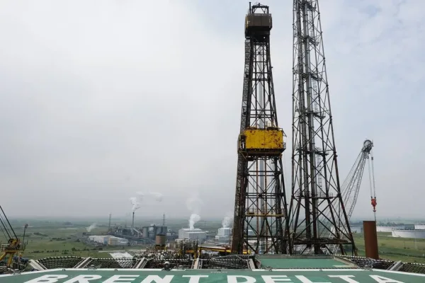 Конфликтът в Близкия изток води до най-голямото прекъсване на доставките на петрол в историята