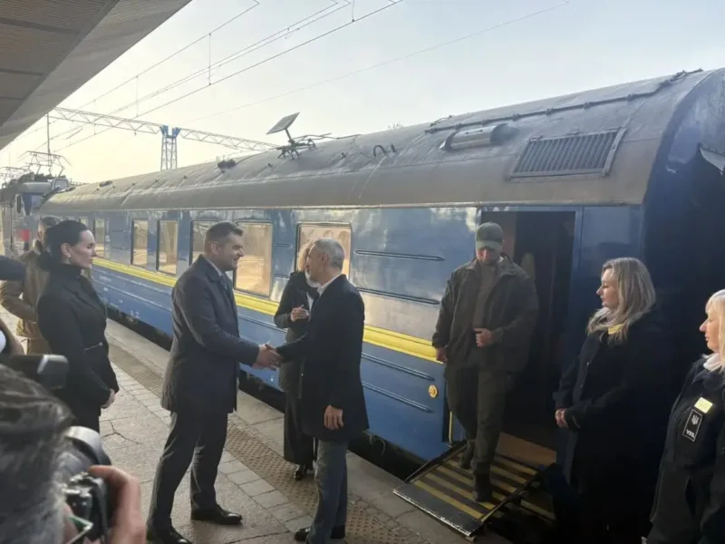 На фона на кризата в България Гюров пристигна в Киев за среща със Зеленски
