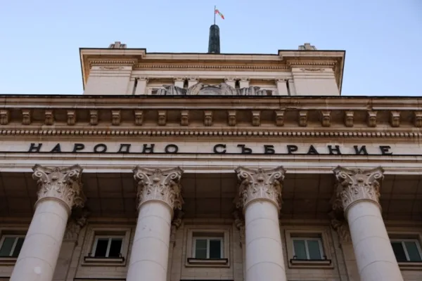 Народното събрание се събира на извънредно заседание заради кризата с петрола