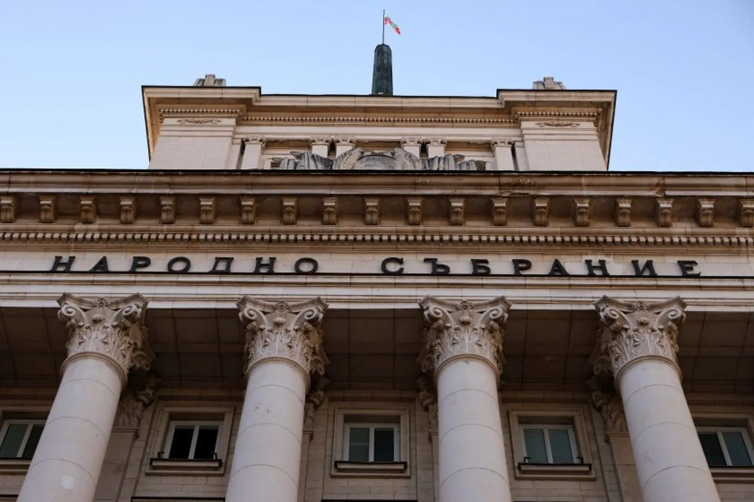 Народното събрание се събира на извънредно заседание заради кризата с петрола