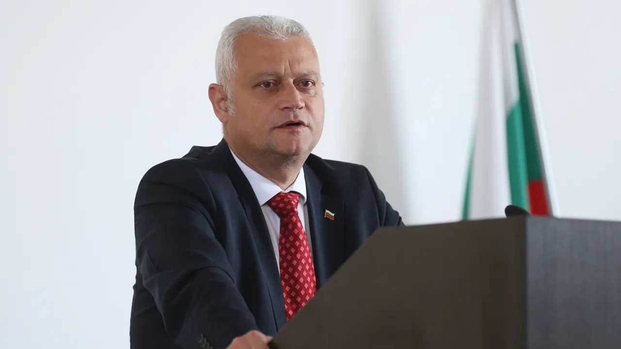 Дечев: Подготвя се огромна сума от фалшиво евро за купуване на гласове