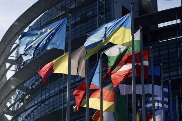 Посланиците на ЕС одобриха 90 милиарда евро за Киев и антируските санкции