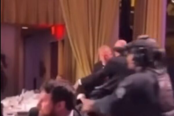 Защо "Сикрет Сървис" евакуира първо Ванс, а не президента Тръмп? (ВИДЕО)