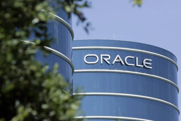 Дубай определи инцидента с падащи отломки, засегнали офис сградата на Oracle, като „незначителен“