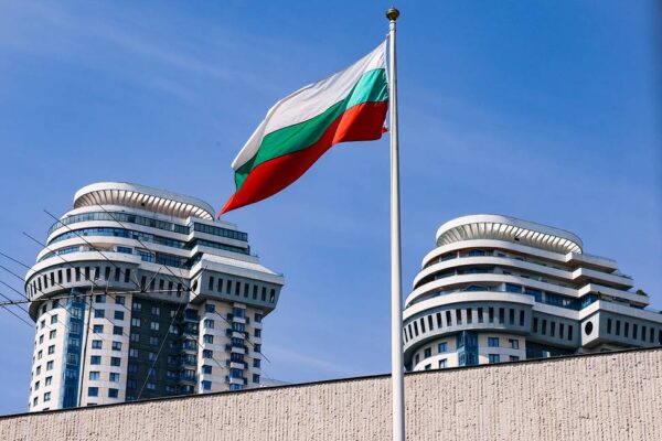 България изпраща много оръжия на Украйна, заяви депутат пред ТАСС