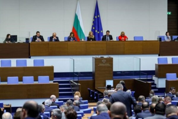 Депутатите ще обсъждат удължителен Закон за държавния бюджет