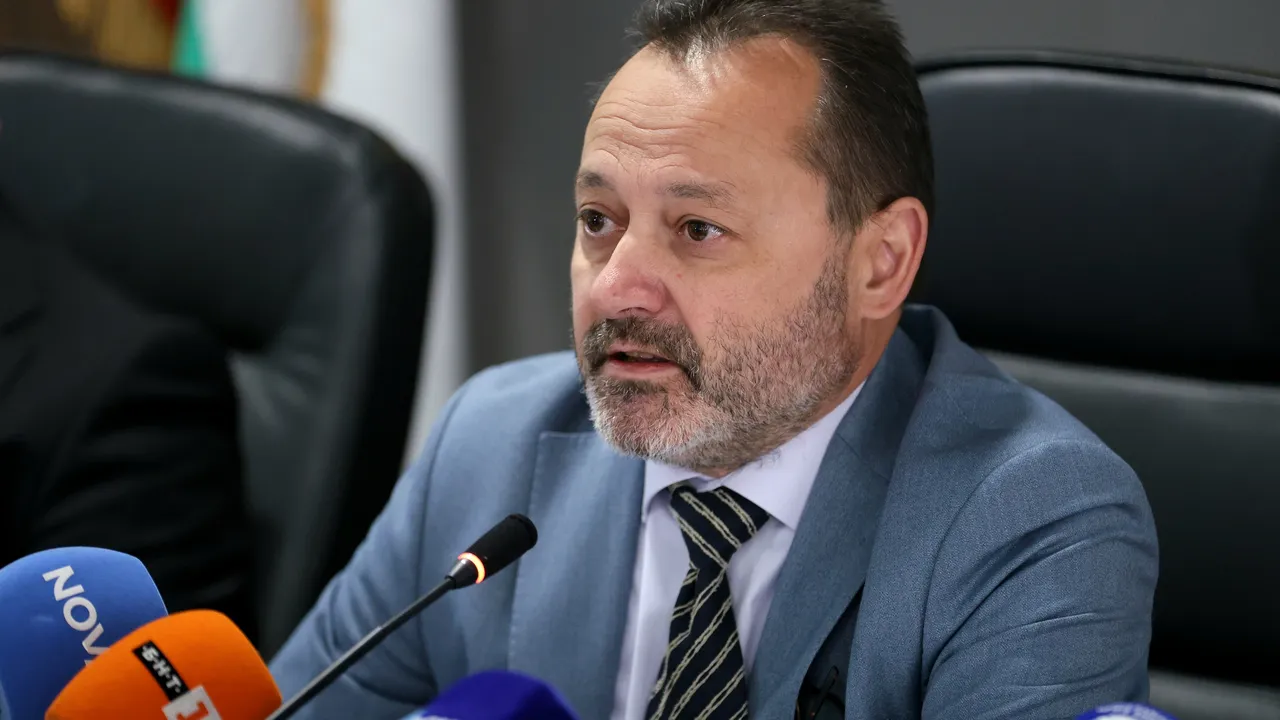 Регионален министър не знае къде са отишли милионите за свлачища