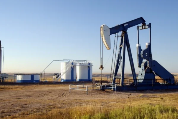 След американски удари срещу Иран цената на петрола "Брент" скочи с 2%