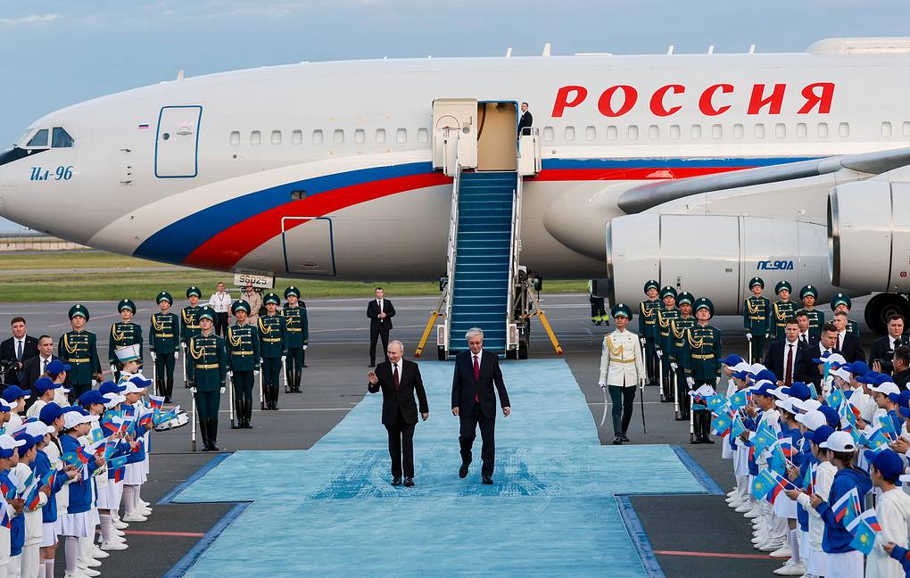 Путин пристигна на държавно посещение в Казахстан
