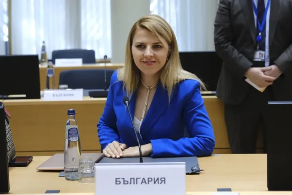 Външният министър Велислава Петрова заминава за Брюксел