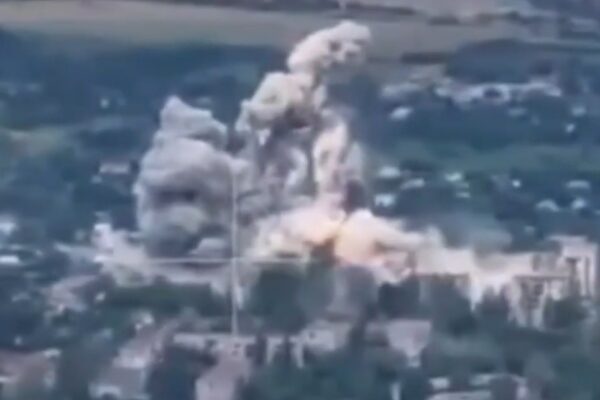 Русия размазва украинските военни сили Русия размазва украинските военни сили