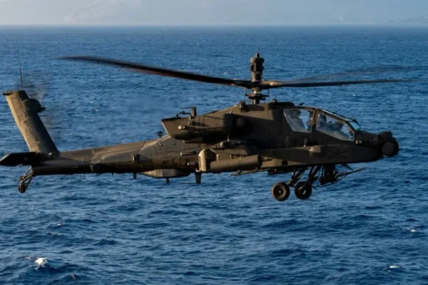 Американски хеликоптер Apache се разби край Ормузкия проток