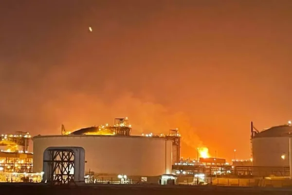 Експлозия в газов завод в Катар взе най-малко 13 жертви и 66 ранени