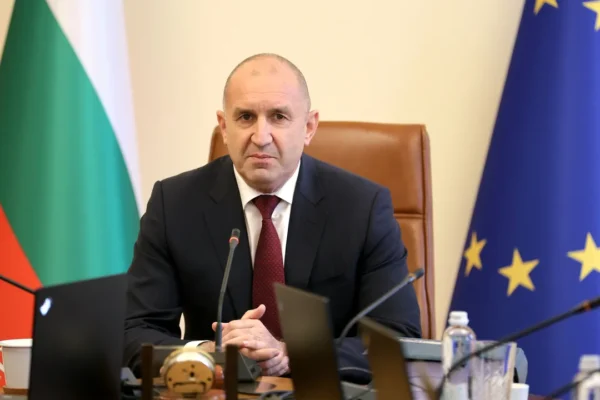 Премиерът Радев: Пенсиите и майчинството няма да се намаляват