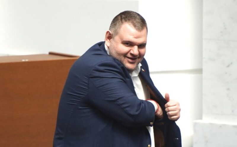 Дубай, „Магнитски“ и чистка в ДПС: Какъв е следващият ход на Пеевски?