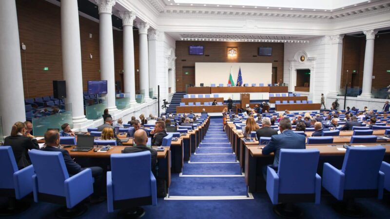 Бюджетът на ДОО мина на първо четене в парламента