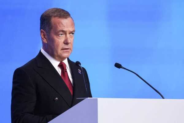Медведев: Всички санкции срещу Русия са незаконни