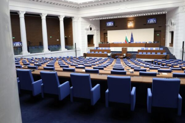 НА ЖИВО: Депутатите разглеждат промени в Закона за…