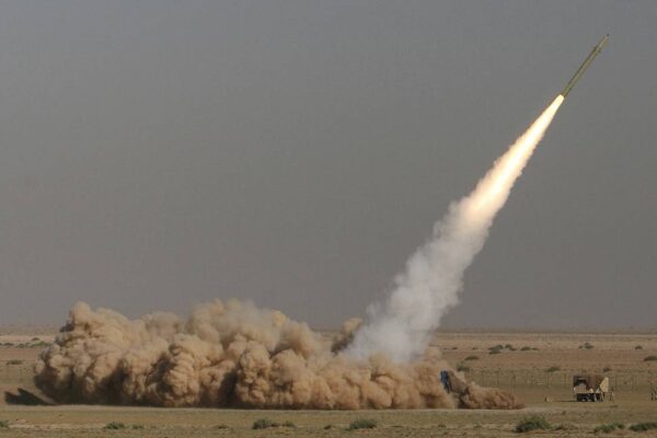IRNA: Иранските сили удариха американски военни кораби с балистични ракети IRNA: Иранските сили удариха американски военни кораби с балистични ракети