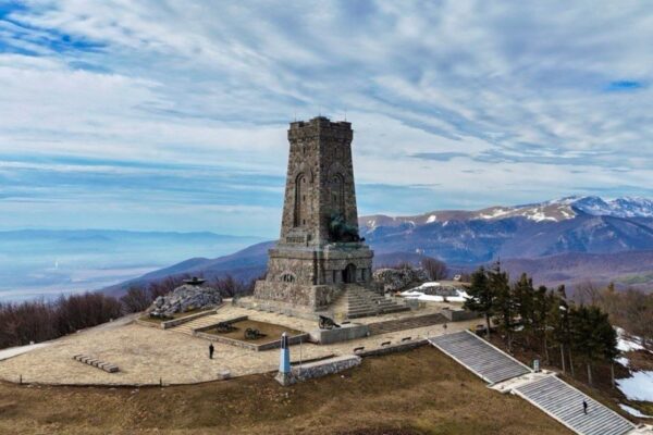 Руското посолство изпрати нота до МВнР за паметника на Шипка