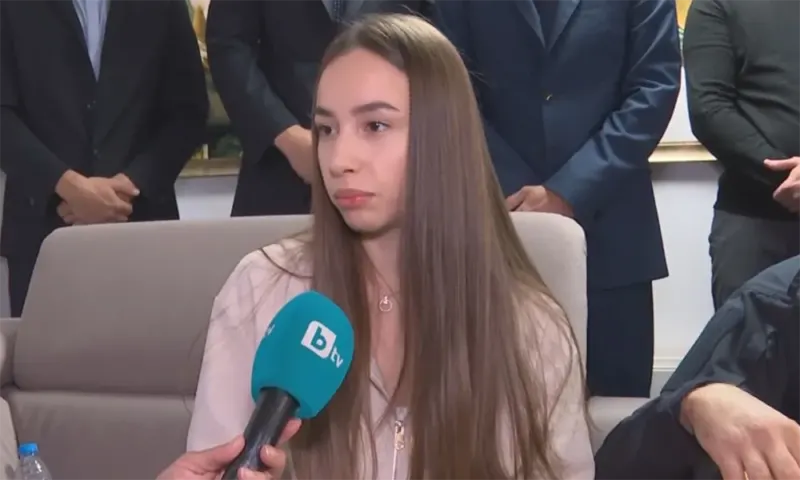 Ива Михайлова вече е в България