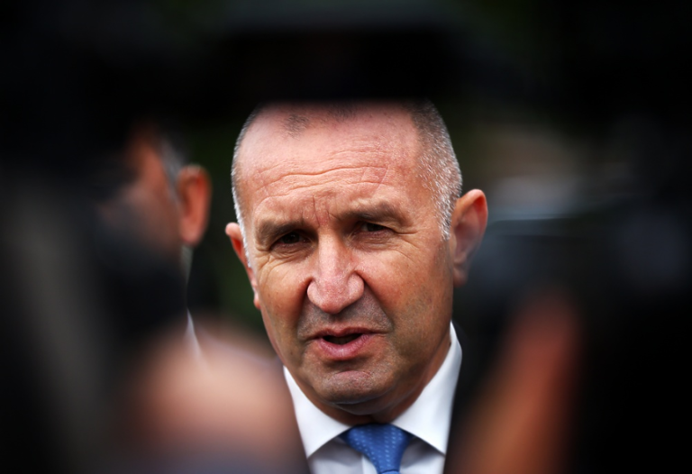 Malko Kasno Radev Parviyat Tur Mina A Toj Edva Sega