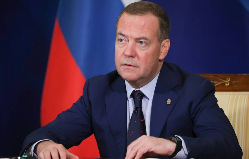Медведев формулира условията за мир в Украйна
