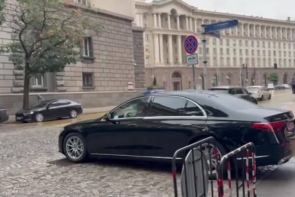 Радев се срещна с Митрофанова, а след разговора тя напусна Министерския съвет (ВИДЕО)