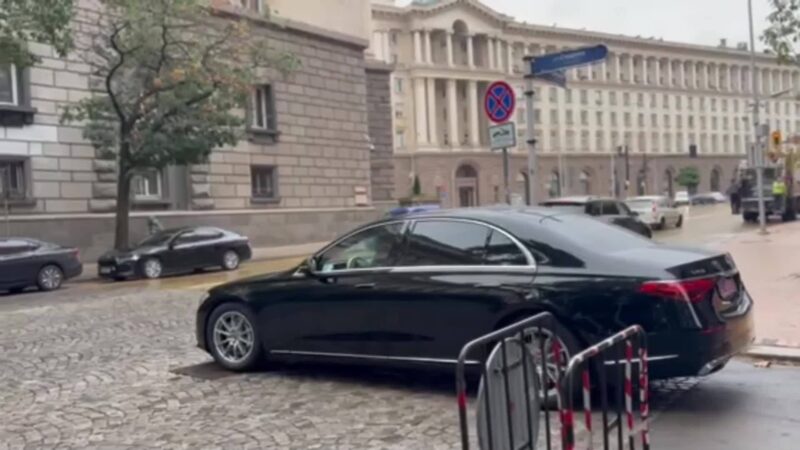 Радев се срещна с Митрофанова, а след разговора тя напусна Министерския съвет (ВИДЕО)