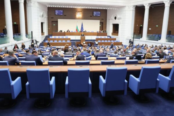 НА ЖИВО: Парламентът изслушва Демерджиев за парите от мантинели и полетите на Пеевски