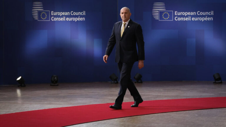 Radev Iznenada Brjuksel S Poziciyata Si Za Sdelkata Mezhdu Tramp I Putin