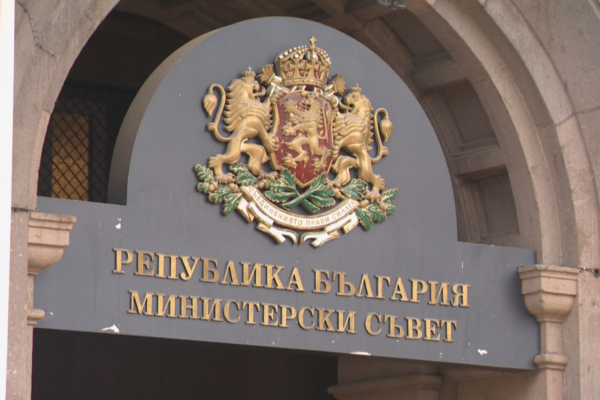 Ще плащаме ли за още оръжия за Украйна? Кабинетът „Радев“ взе решение